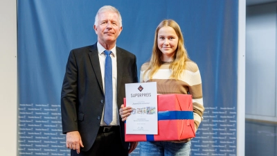 Preisverleihung „Superpreis des Landeswettbewerbs - Experimente antworten“ im Auditorium im Deutschen Museum mit Clara Mittelmeier vom Elly-Heuss-Gymnasium Weiden. (Bild: Matthias Balk)