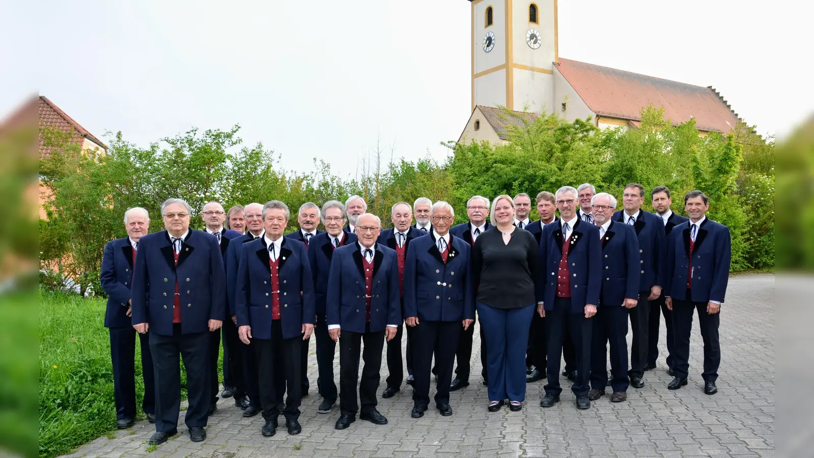 Die aktiven Sänger des Männerchors Ehenfeld und Chorleiterin Saskia Krügelstein, freuen sich auf viele Besucher bei der offenen Singstunde im Gemeinschaftshaus und hoffen neue Mitsänger zu gewinnen.  (Bild: Fritz Dietl )