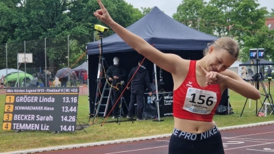 Siegerpose: Linda Gröger, Sportclub Eschenbach  (Bild: Alexander Gröger)