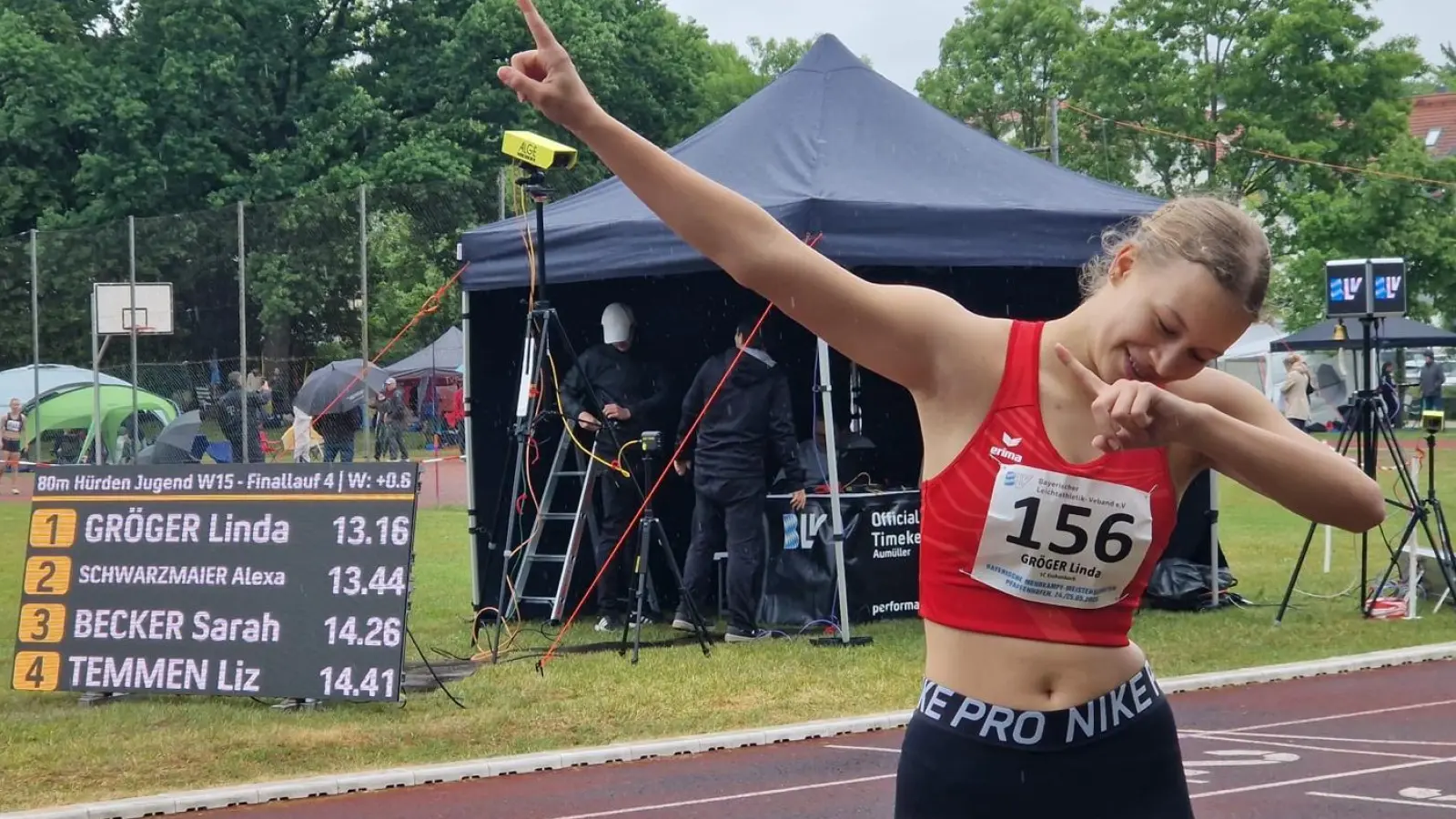 Siegerpose: Linda Gröger, Sportclub Eschenbach  (Bild: Alexander Gröger)