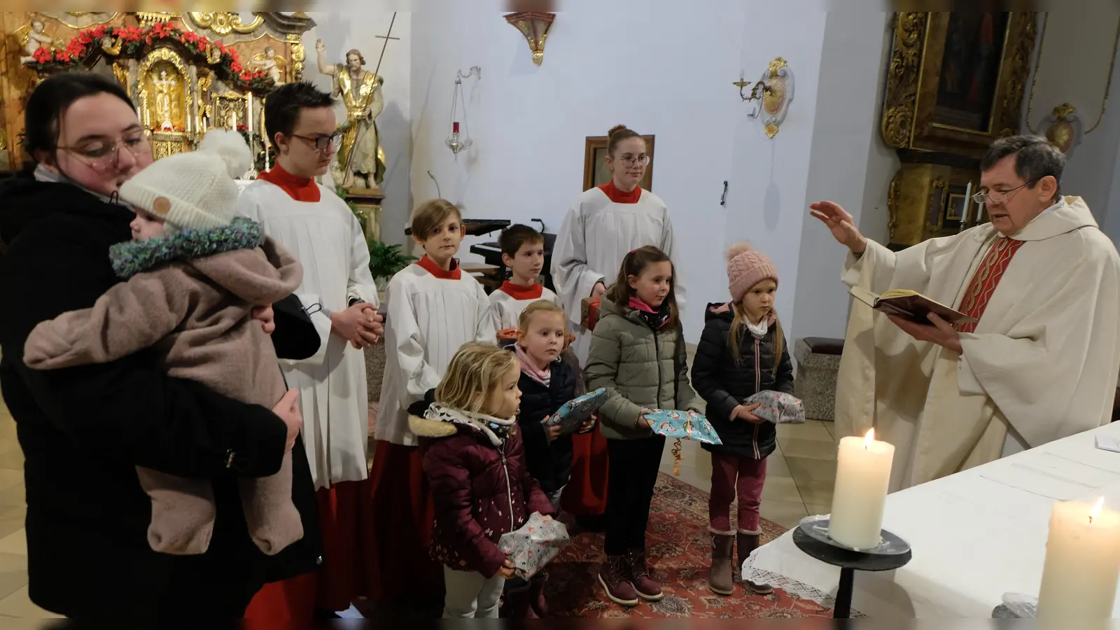 Kindersegnung in Flosser St. Johannes Kirche (Bild: Fred Lehner)