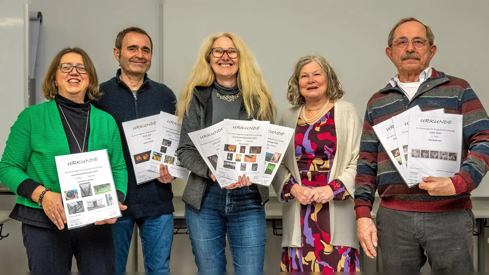 Die Sieger der Fotogruppe von links: Cornelia Lochner, Johann Semmler, Petra Wels, 1. Vorsitzende Heidi Dolles-Birner, Georg Birner. (Bild: Uwe Weiß)