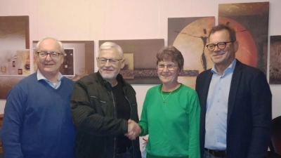 Von links nach rechts im Bild: 3. Bürgermeister Gottfried Beer, Rudolf Standfest, Cornelia Schwamberger, KFB Harald Schlöger. (Bild: Cordula Standfest)