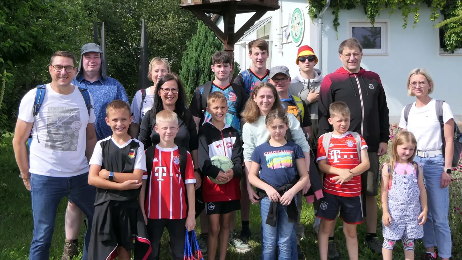  Wanderung zu Hubsi`s Biergarten in Pullenried. (Bild: Michael Eckl)