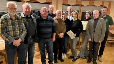 OWV-Wernberg-Köblitz, geehrte Mitglieder*innen mit Vorstandschaft und Bürgermeister Konrad Kiener. (Bild: Thomas Gareis)