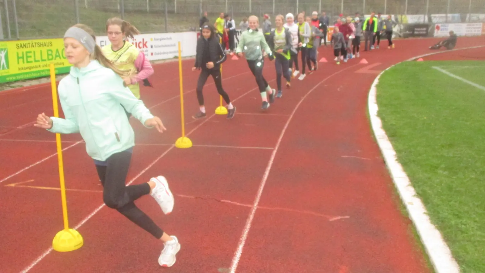 Der traditionelle Herbst-Rauswurf der Leichtathletik-Abteilung desTV 1861 Amberg.<br> (Bild: Karin Müller-Popp )