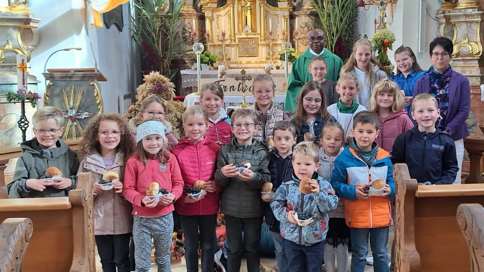 Erntedank mit den Kindern in Rottendorf.  (Bild: Irmgard Eckl)