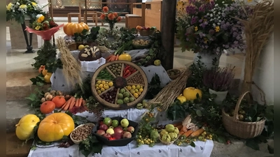 Ein gelungener Erntedankaltar in der Pfarrkirche St. Jakobus. (Bild: Marianne Moosburger)