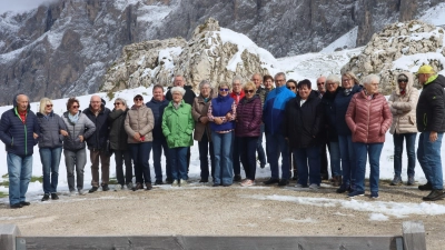 Gipfelstürmer in den Dolomiten beim ersten Schnee am 14.09.2024 bei 2 Grad am Passo Pardoi (Bild: Amann Dieter)