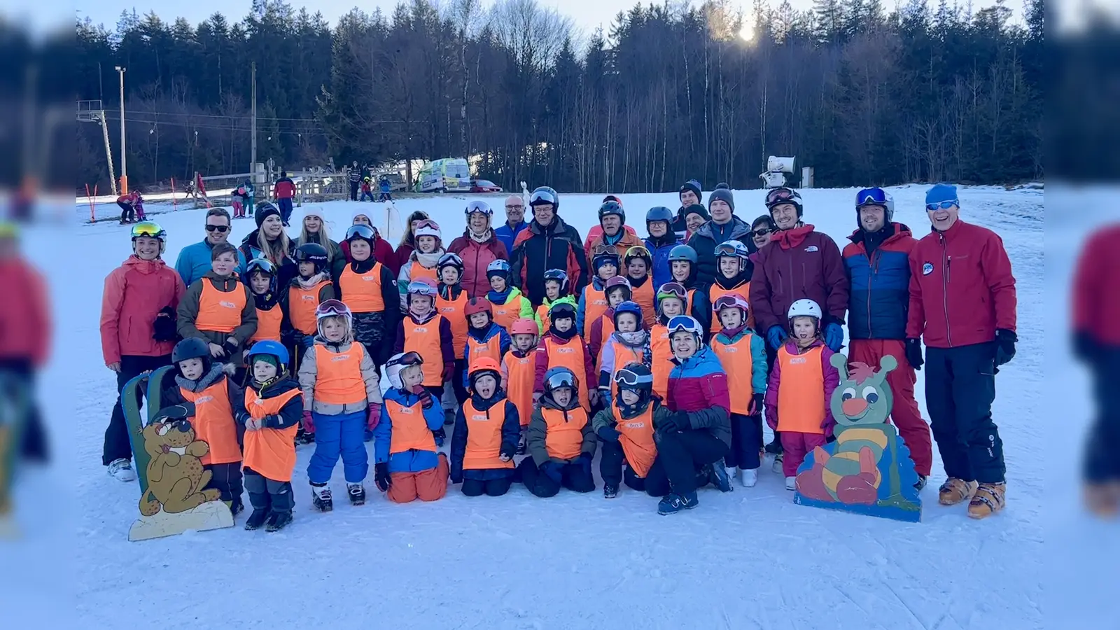 35 Mädchen und Jungen absolvierten am Fahrenberg den Kinderskikurs des Ski--Clubs Tirschenreuth. (Bild: Skiclub Tirschenreuth/exb)