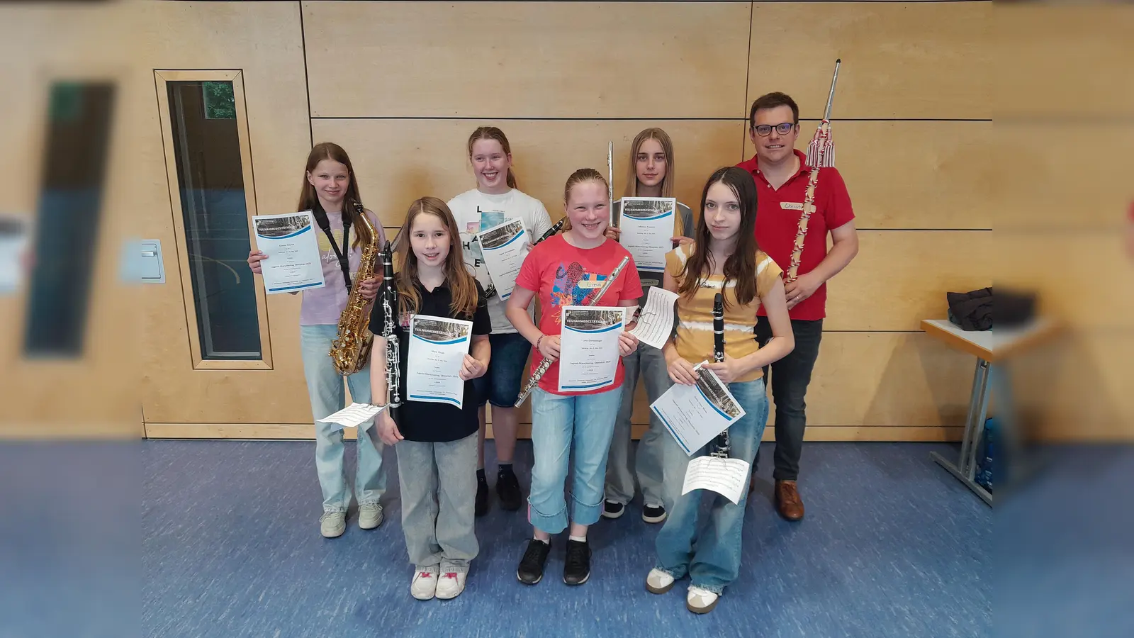 Beim diesjährigen Jugend-Marschier-Tag war auch eine Gruppe junger Musikerinnen der Blaskapelle St. Ägidius (Bild) dabei. Kreis-Dirigent Christian Bäuml hat die Ausbildung geleitet.  (Bild: Judith Schneeberger)