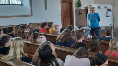 Rund 50 Kinder sind der Einladung zum Kinderfrühstück in die evangelische Erlöserkirche gefolgt. (Bild: Dagmar Franz/exb)