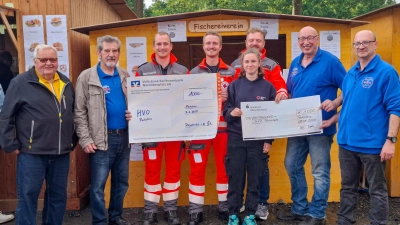Spendenübergabe an die Helfer vor Ort Parkstein (Bild: Jakob Dorner)