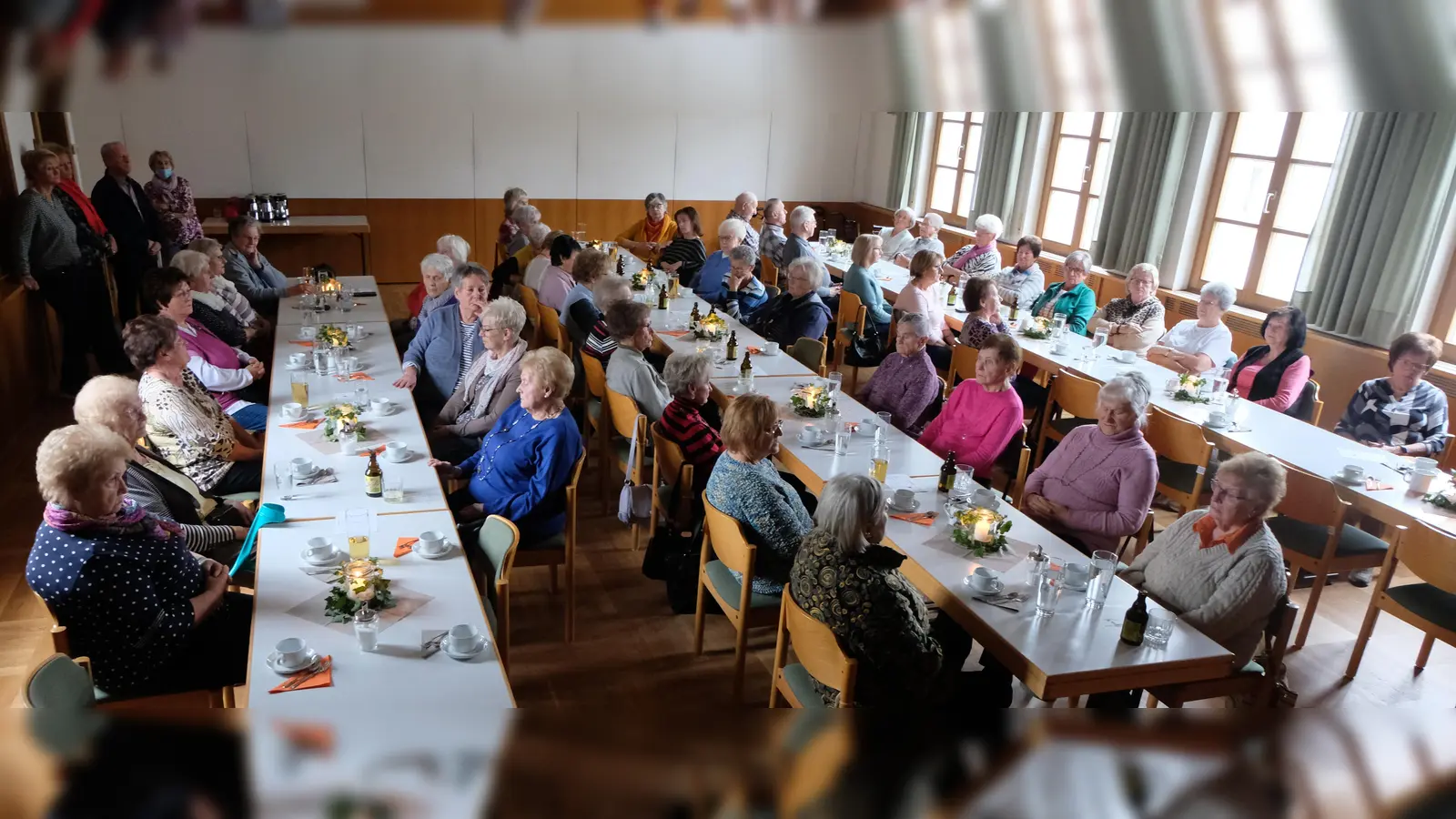 Nach einem kurzen Gedenken der Verstorbenen in den letzten zwölf Monate gab es eine fröhliche Runde beim Ausbuttern  (Bild: Fred Lehner)