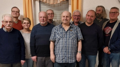 Die Siedlergemeinschaft Lengenfeld wählt einen neuen Vorstand (von links): Engelbert Beer, Vorsitzender Armin Amrhein, Irene Dauer, Helmut Dauer, Fritz Scharrer, Ullrich Nittritz, Willi Meiler, Harald Heselmann, Norbert Waldmann und Günter Dix. (Bild: Josef Blödt/exb)