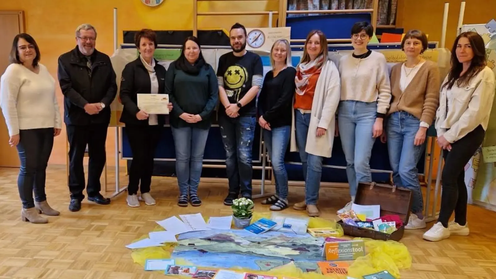  Claudia Heinz, Pfarrer Markus Ertl, Christine Lippert/Leiterin, Sabine Holzgarnter, Dennis Gödke, Nicole Schmidt, Sandra Fuchs, Amelie Lösch, Kerstin Bäumler und Tina Dockery (von links). (Bild: Christine Lippert)