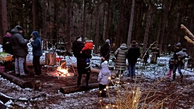 Adventszauber im Waldkindergarten. (Bild: Franziska Reindl)