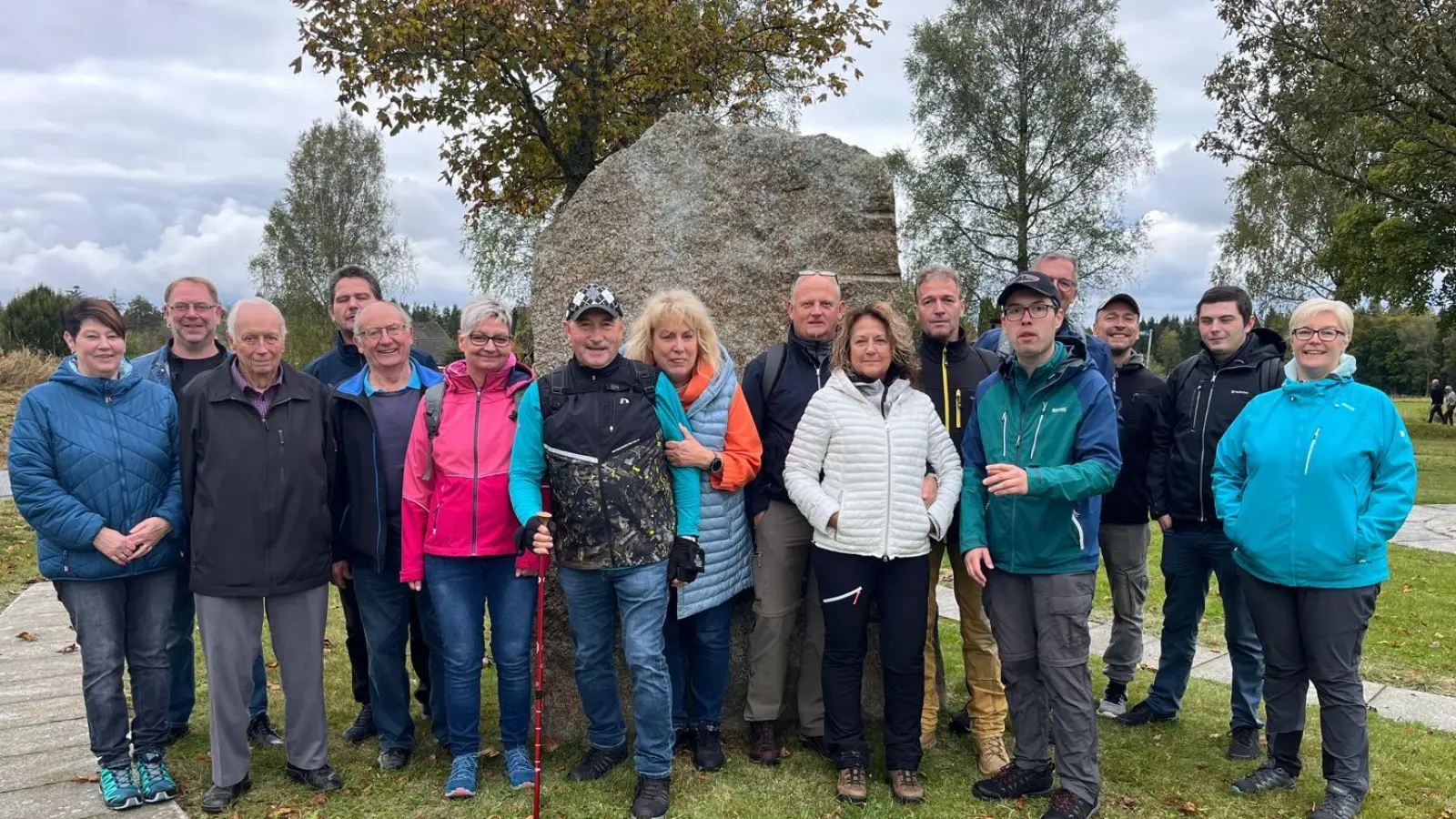 Teilnehmer am Mittelpunkt Mitteleuropas bei Hildweinsreuth. (Bild: Siegfried Walter)