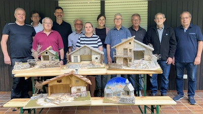 Das Bild zeigt von li. nach re.: Vorsitzender Reinhard Heldmann, Helfer Ronny Hog, Franz Kübert, Heinz Kafurka, Helfer Hans Zangl, Kristina Sandig, Julia Schweiger, Helfer Otto Weber, Helmuth Wolf, die Helfer Rudolf Braun und Harald Reitmeier. (Bild: Reinhard Heldmann)