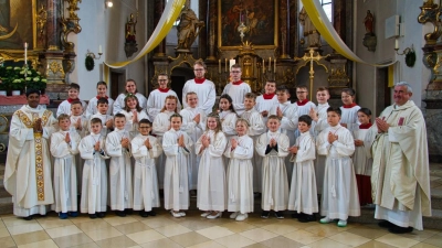19 Kinder empfingen die Erste Heilige Kommunion.  (Bild: Martin Uschold)