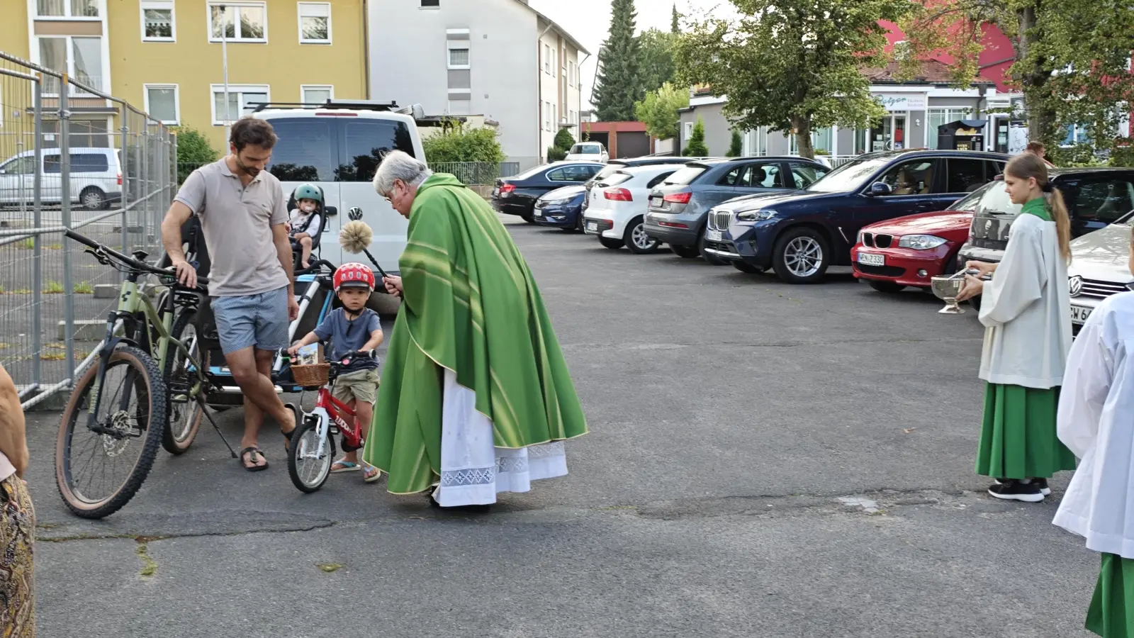 Fahrzeugsegnung der Pfarreiengemeinschaft St. Elisabeth/Maria Waldrast. <br> (Bild: Maria Bitterer)