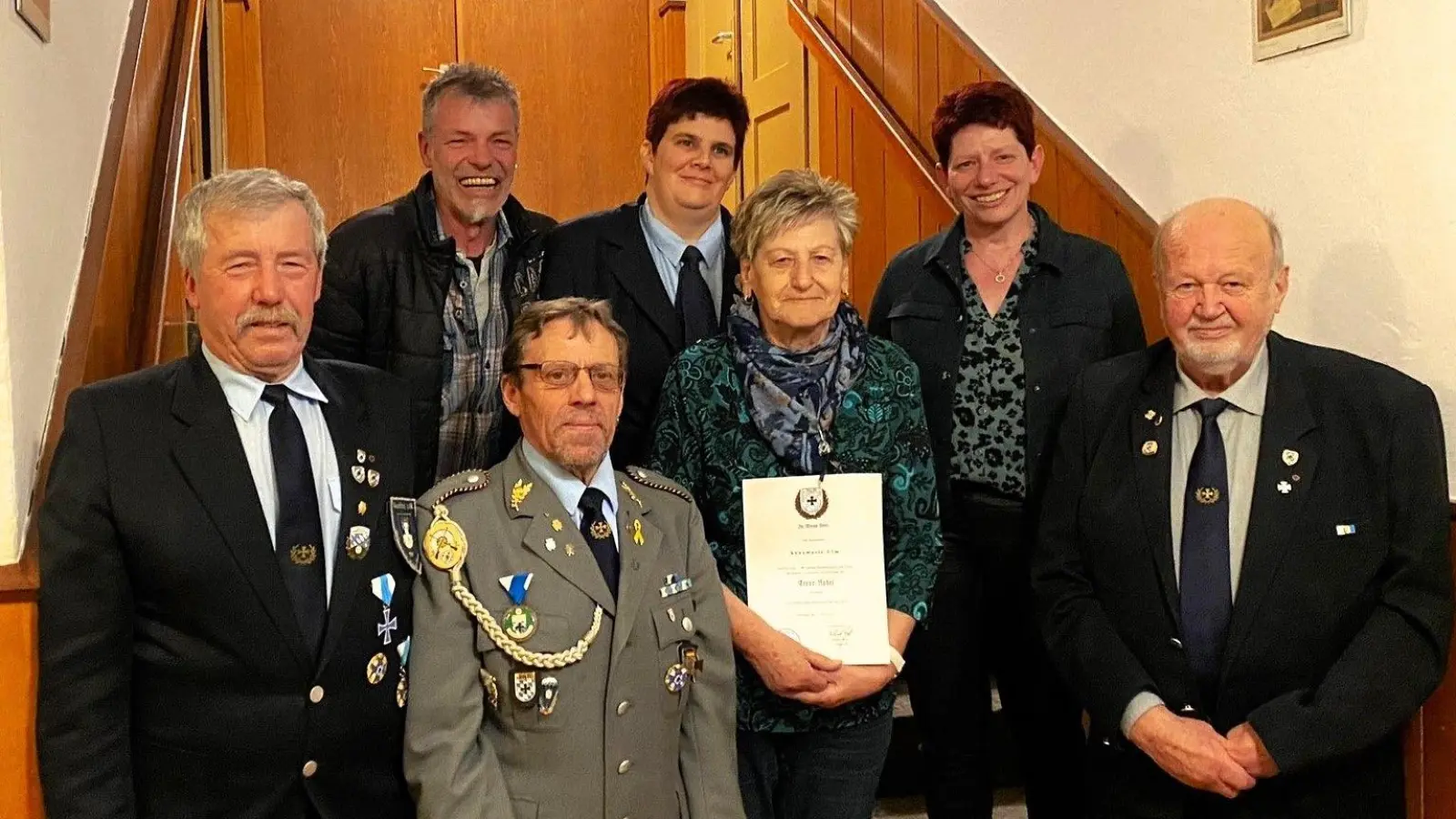 Mitgliederversammlung der SuKK Neunburg v.w.: Von links nach rechts 1. Vorsitzender Gerhard Forster, Roland Illmer, Kreisvorsitzender Ulrich Knoch, Corinna Windschüttl, Annemarie Ulm, 2. Bürgermeisterin Margit Reichl, Ehrenmitglied Hans-Werner Habel (Bild:  Ewald Fischer)