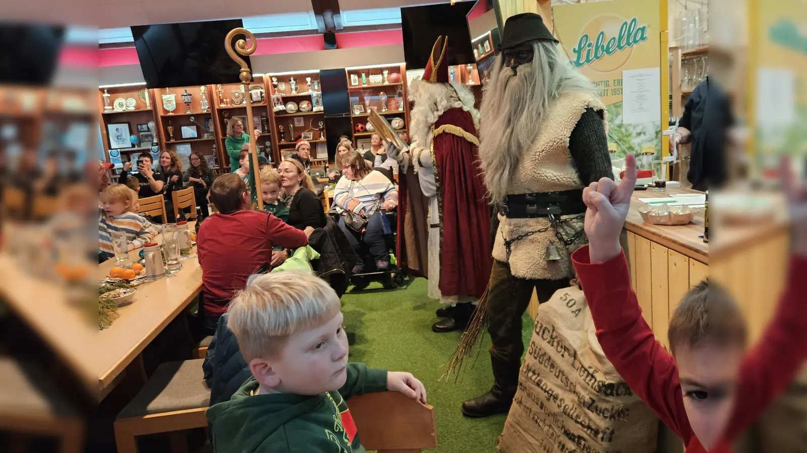 Besuch vom Nikolaus mit Knecht Ruprecht (Bild: Katja Gradl)