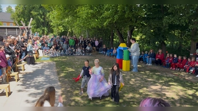 Sommerfest im Kinderhaus begeistert Groß und Klein. (Bild: Sabina Lehmann)