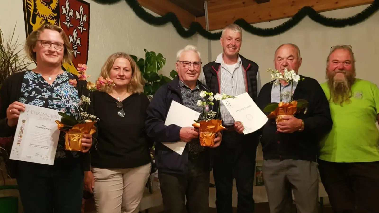 Ehrung für 25 bzw. 50 Jahre Vereinstreue zum OGV Großschönbrunn:( von links: Annemarie Regler, 2. Vors. Ingrid Posset, Konrad Lederer, Josef Regler, Georg Dotzler, 1. Vors. Christian Dotzler  (Bild: Markus Bauer)