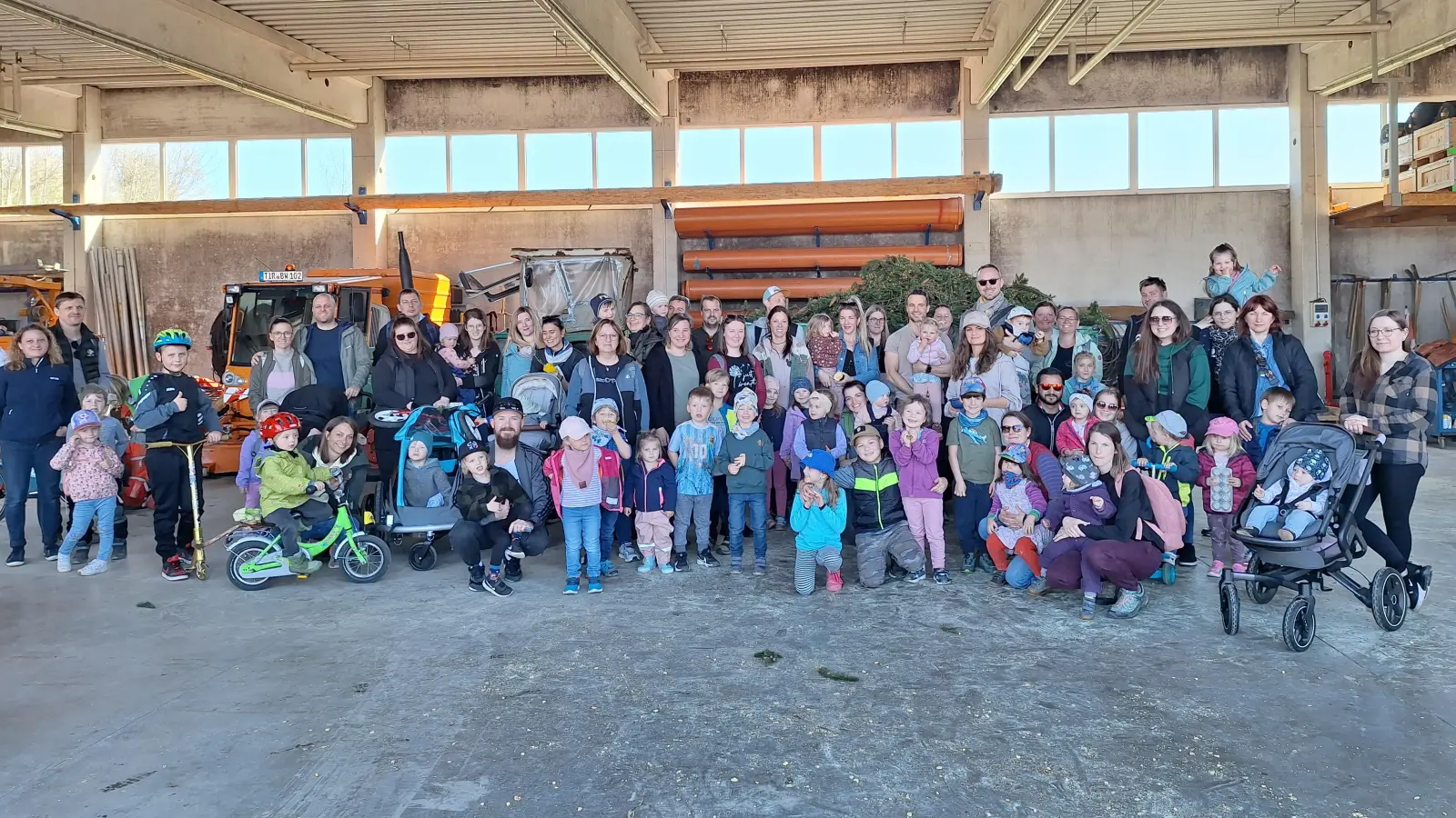 Das Kinderhaus Tonwerker begab sich auf eine Familienwandertour.  (Bild: Franziska Lang/exb)