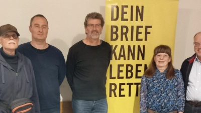 Die wiedergewählte Vorstandschaft (von rechts): Kassier Christoph Beck, Gruppensprecherin Barbara Beck, 2. Gruppensprecher Willi Rester und weitere Gruppenmitglieder.<br> (Bild: Willi Rester)