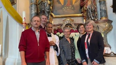 Brigitte Traeger (Zweite von rechts) gestaltete mit Angela Bösl und Monika Baumgardt eine besondere Maiandacht.  (Bild: Angela Bösl/exb)