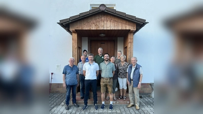 von links: Siegbert Rühlicke, Robert Meiler, Michael Plata, Daniel Liegl, Schützenmeister Christian Schörner, Martin Bauer, Anna Meiler, Maria Aschenbrenner, Marietta Reichl, Herbert Bernet. (Bild: Stefanie Richter)