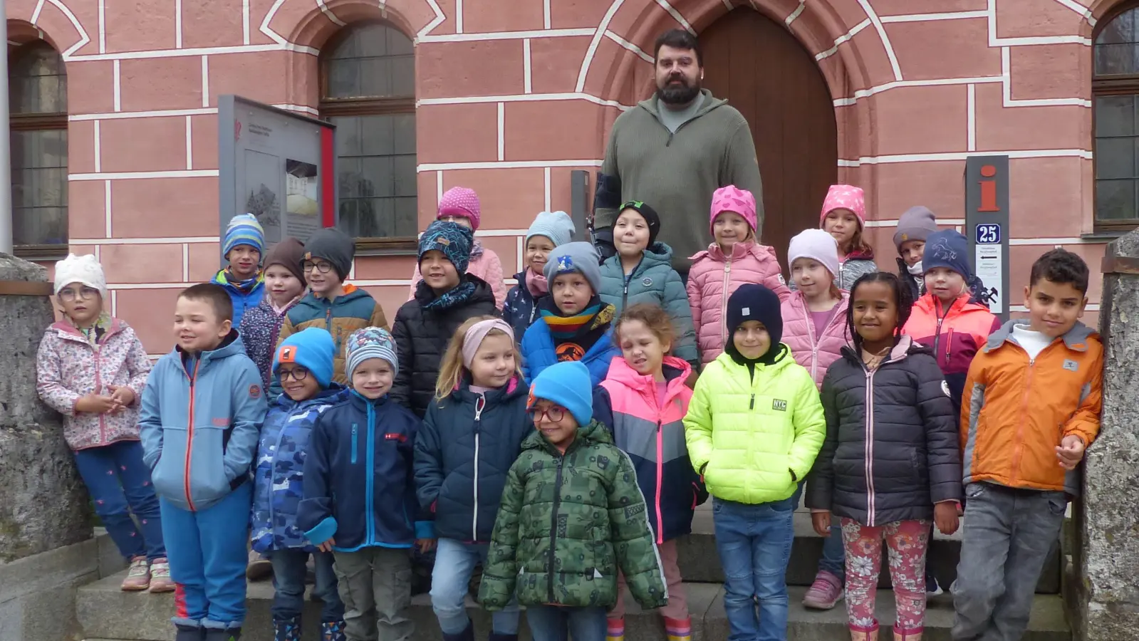 Die Vorschulkinder des ev. Kindergartens An der Allee mit Herrn Bürgermeister S. Frank  (Bild: Brigitte Meyer)