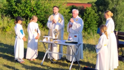Feldgottesdienst auf dem SChlögelmühlfelsen der Kolpingsfamilie Kastl und Lauterhofen (Bild: Theresia Otterbein)