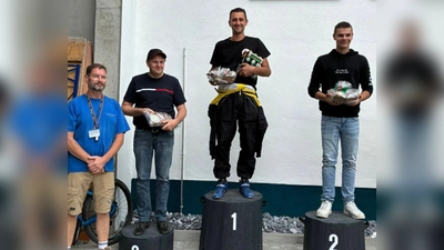 Die schnellsten Piloten der Gruppe H bis 1600 ccm beim DM Lauf in Bonndorf.<br>Platz 3 Rolf Ziegler,Platz 1 Sven Seidel,Platz 2 Fynn Gürtler (Bild: Karl-Heinz Dietrich)