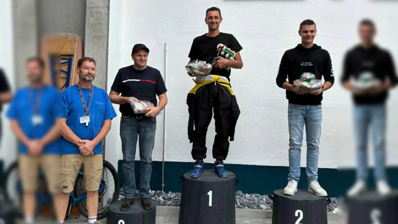 Die schnellsten Piloten der Gruppe H bis 1600 ccm beim DM Lauf in Bonndorf.<br>Platz 3 Rolf Ziegler,Platz 1 Sven Seidel,Platz 2 Fynn Gürtler (Bild: Karl-Heinz Dietrich)