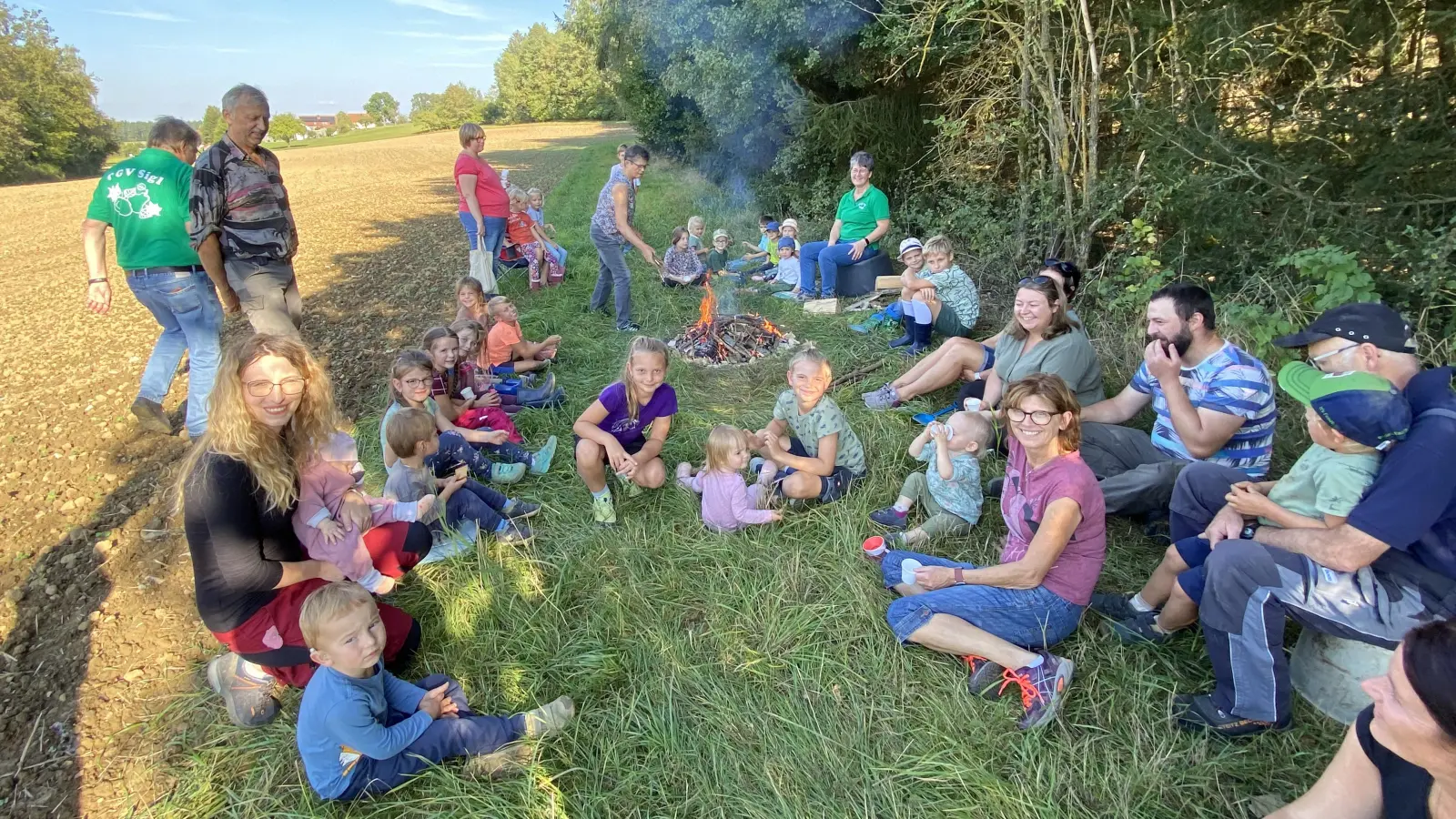 Das Kartoffelfeuer (Bild: Carolin Schreiner)