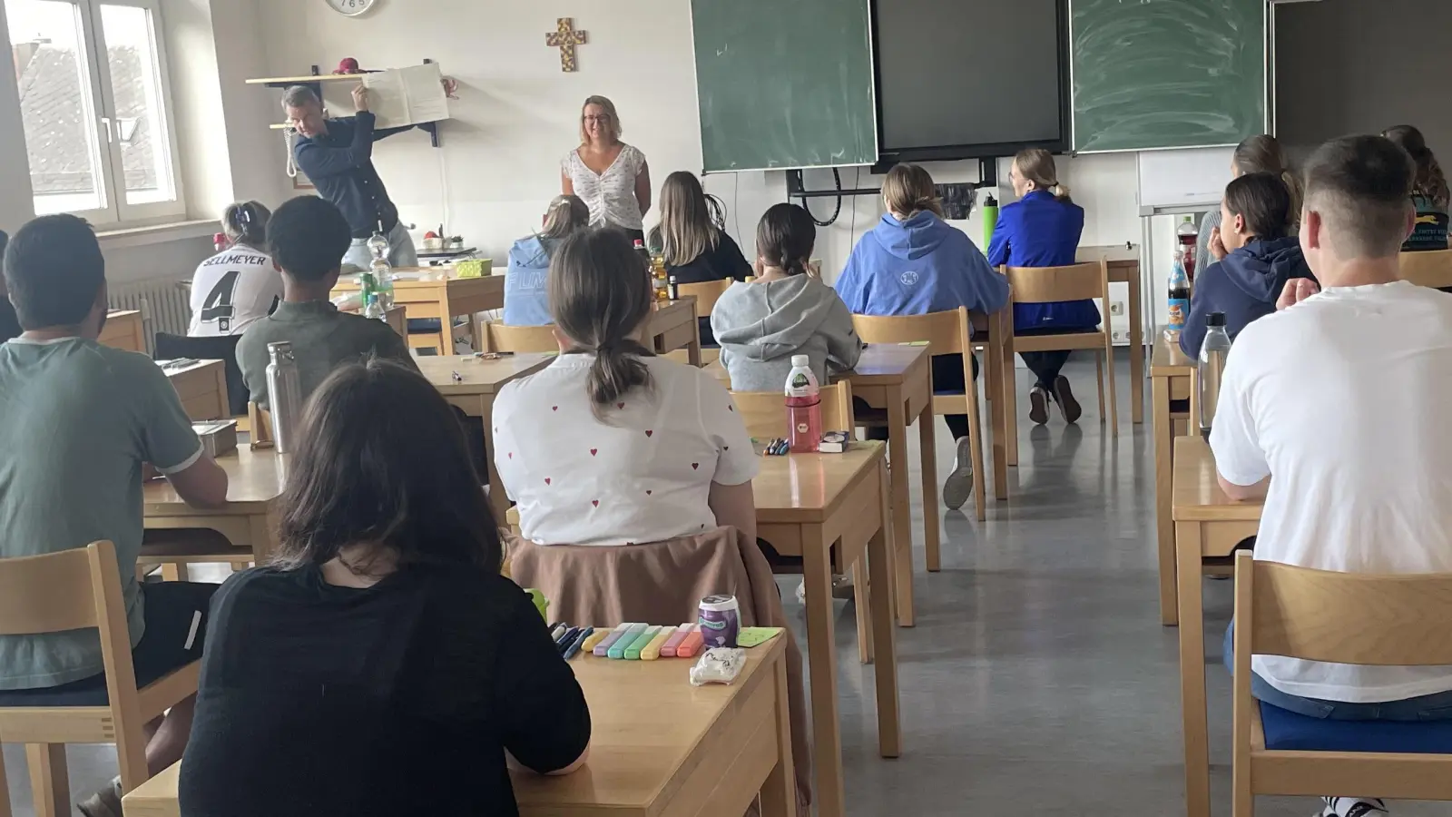 In der Bismarckstraße in Weiden schreiben die angehenden Erzieherinnen und Erzieher der Caritas-Fachakademie für Sozialpädagogik ihre Prüfungen. (Bild: Barbara Neuber/exb)