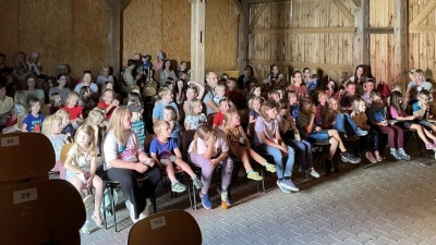 Die Besucher beim Regensburger Kasperltheater (Bild: Andreas Riedl )