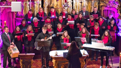 Der Chor Ganz &amp; Gar gestaltete eine besinnliche Auszeit in der Fastenzeit. <br> (Bild: Stefan Ebenschwanger)