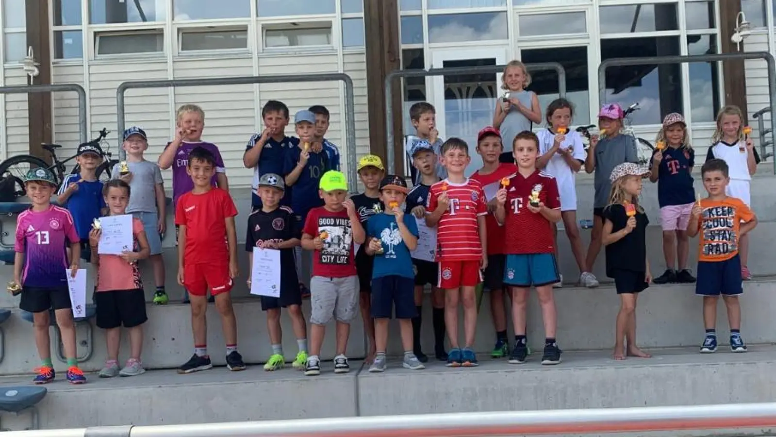  Ferienprogramm des 1.FC Schwarzenfeld bei strahlendem Sonnenschein. (Bild: Maria Peter)