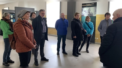 Franziskuskreis St. Felix mit Pater Stanisław Śliwiński beim Besuch im KZ Flossenbürg mit dem Thema: Dietrich Bonhoeffer - Geschichte und Erinnerung  (Bild: Ingrid Riebl)