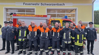 Im Bild von links: KBM Hans Reisenecker, Willi Horn, Michael Schedl, Bernhard Fischer, Jürgen Mark, Michael Brunner, Andreas Lobinger, Matthias Fischer, Alois Seitz, Karl Fischer, Matthias Schedl, Bernd Schmidkonz, Thomas Schüssler, Matthias Schiffl, KBM Helmut Chepa. (Bild: Bernd Schmidkonz)