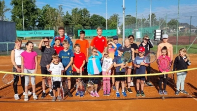 Begeisterte Kinder beim Ferienprogramm des ATSV, Sparte Tennis.  (Bild: Florian Wameser)