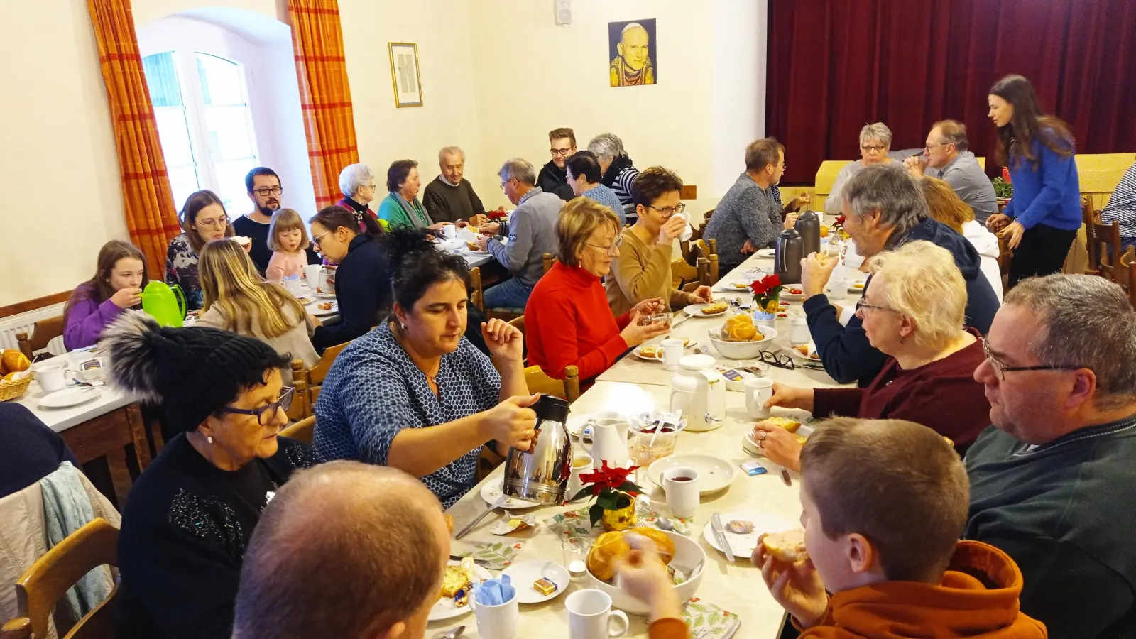 Die Gläubigen genossen nach dem Gottesdienst ein Frühstück im Katholischen Jugendheim. (Bild: fpoz/exb)