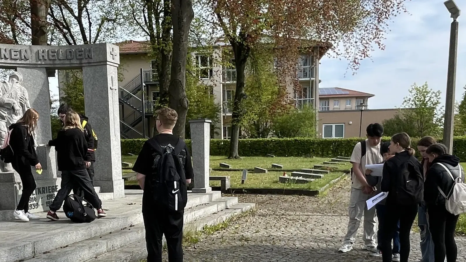 Eine Stadtrallye durch Mitterteich stand beim Besuch der Partnerschule aus Tachov aus. (Bild: Mittelschule Mitterteich/exb)