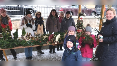 Der Adventsbasar des Evangelischen Frauenbundes wurde in diesem Jahr von winterlicher Atmosphäre begleitet.  (Bild: le)