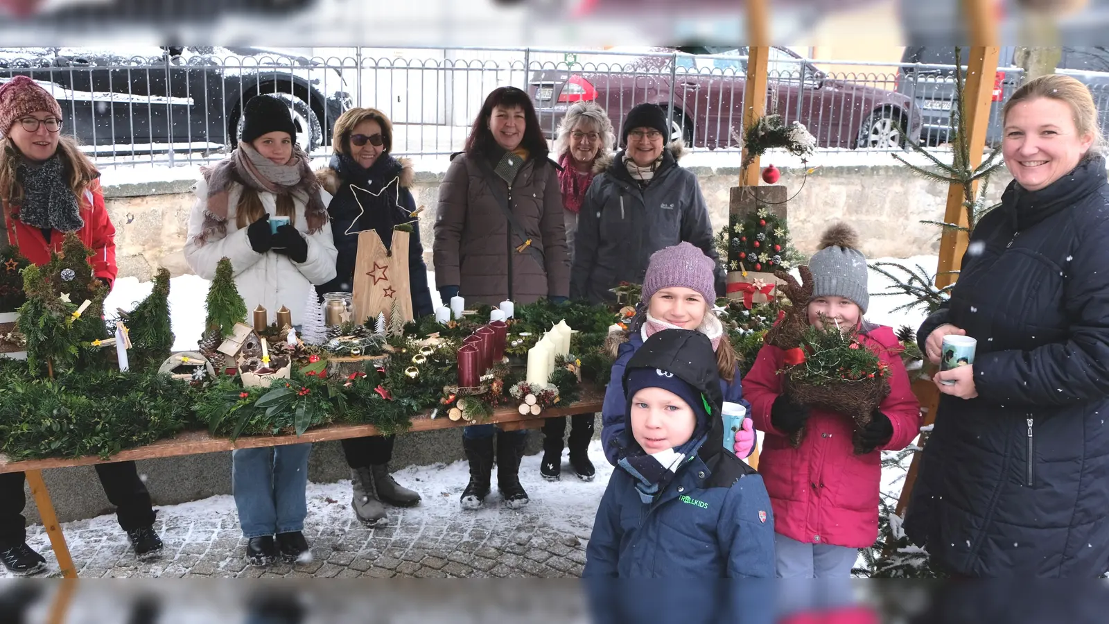 Der Adventsbasar des Evangelischen Frauenbundes wurde in diesem Jahr von winterlicher Atmosphäre begleitet.  (Bild: le)