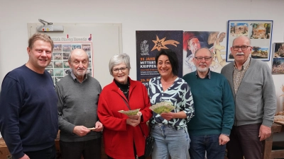 von Links Bgm. Stefan Grillmeier, Werner Männer, Dr. Annemarie Schraml, Alexandra Weiß, Rainer Gottas, Peter F. Dotzauer. Nicht auf dem Foto Marion Papsch vom Museum. (Bild: Josef Reichl)